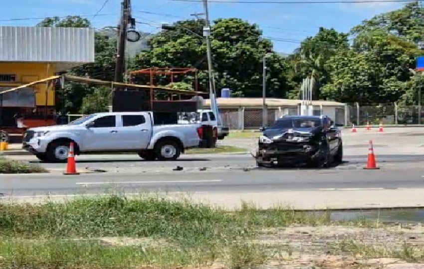 De forma preliminar, las unidades de la Dirección Nacional de Operaciones del Tránsito de la Policía, indicaron que, el exceso de velocidad pudo ser uno de los detonantes de este accidente. Foto. Eric Montenegro