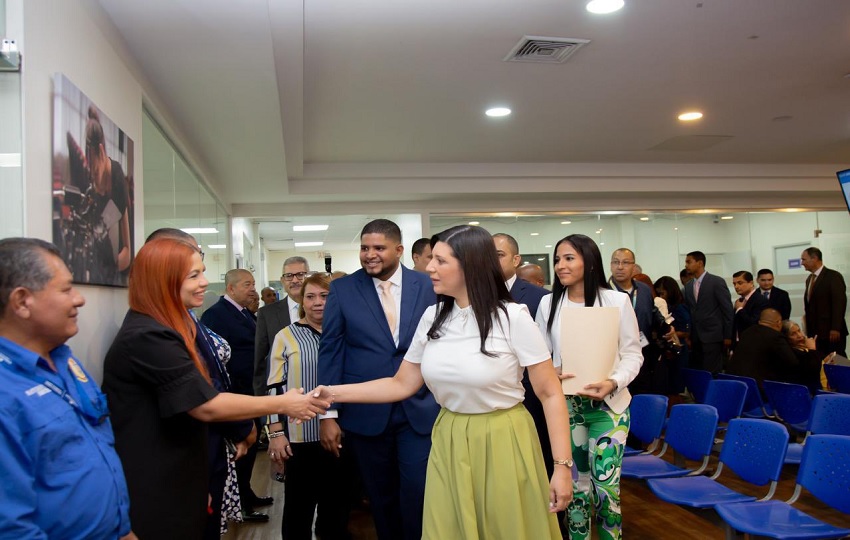 La ministra Jackeline Muñoz garantizó que todo se hará bien. Foto: Cortesía