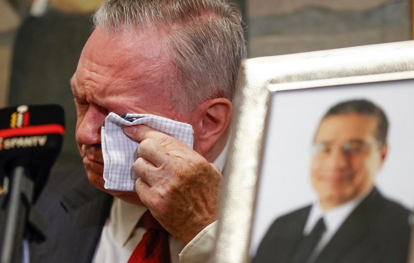 Jürgen Mossack no pudo contener las lágrimas al recordar a su amigo Ramón Fonseca Mora. Foto: EFE/ Bienvenido Velasco