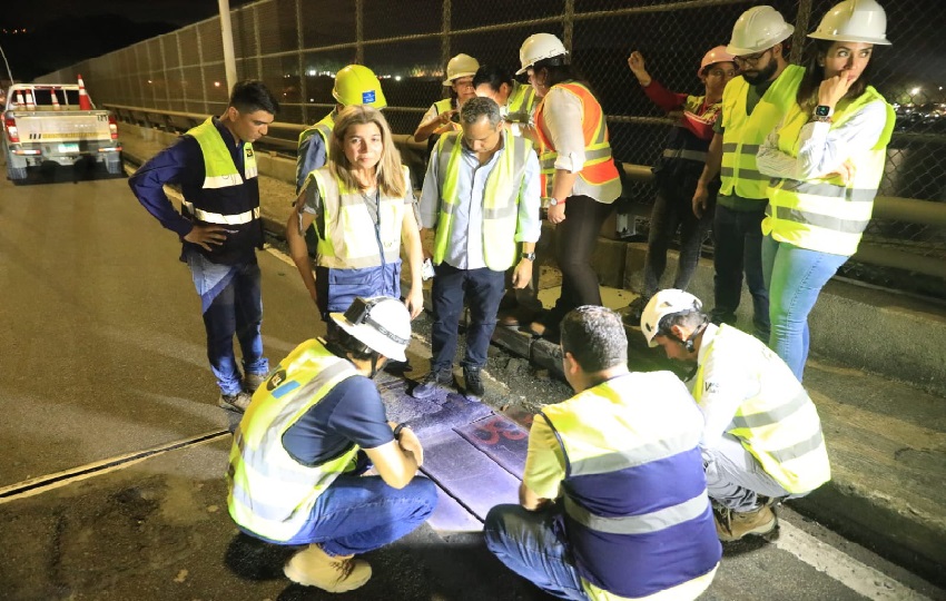 Se colocó una formaleta con madera machimbrada para realizar un vaciado con concreto. Foto. Cortesía MOP