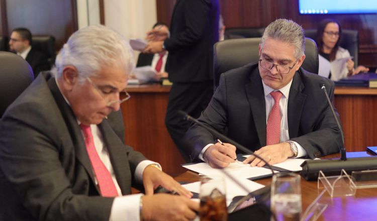 El presidente  José Raúl Mulino junto al ministro de la Presidencia, Juan Carlos Orillac. Foto: Cortesía