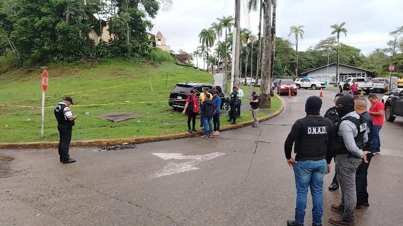 Personal de Criminalística de la Fiscalía de Homicidios llegó al lugar e inició las investigaciones. Foto: Diomedes Sánchez