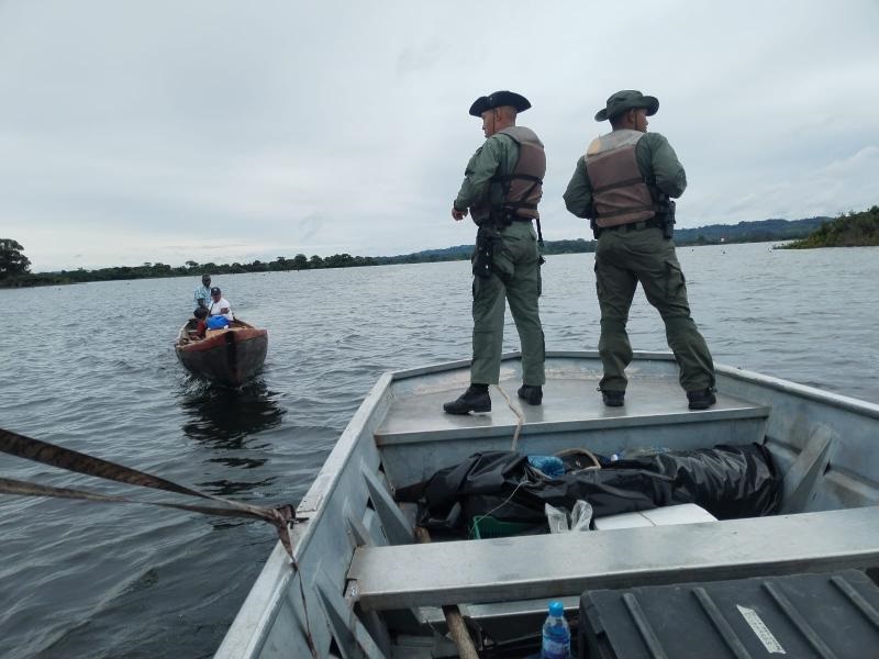 La Policía ambiental con estas incursiones en bosques  el lago, cuida el ambiente. Foto: Diomedes Sánchez 