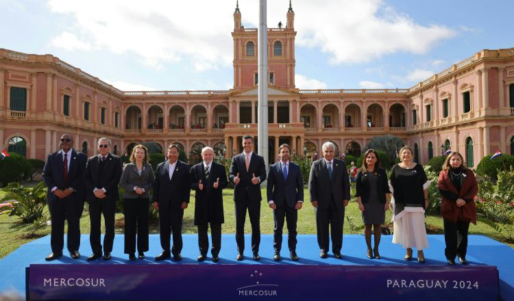 El presidente José Raúl Mulino realizó varias reuniones bilaterales durante su estadía en Paraguay. 