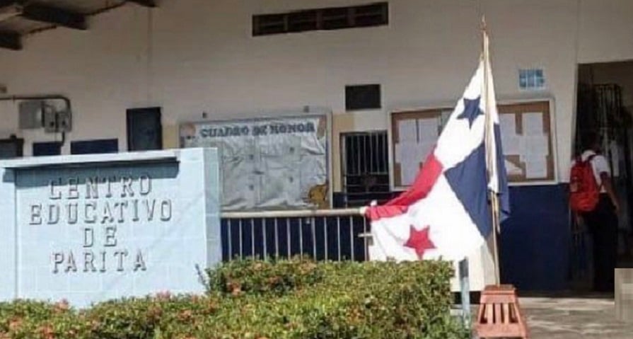 La escuela no cuenta con agua potable, ni en la sección de primaria como en la secundaria. Foto: Thays Domínguez