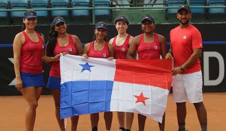 Rosaline Chávez, Yanisek Gómez, Karla Ching Anna Castañeda, equipo femenino de Panamá. Foto; Cortesía