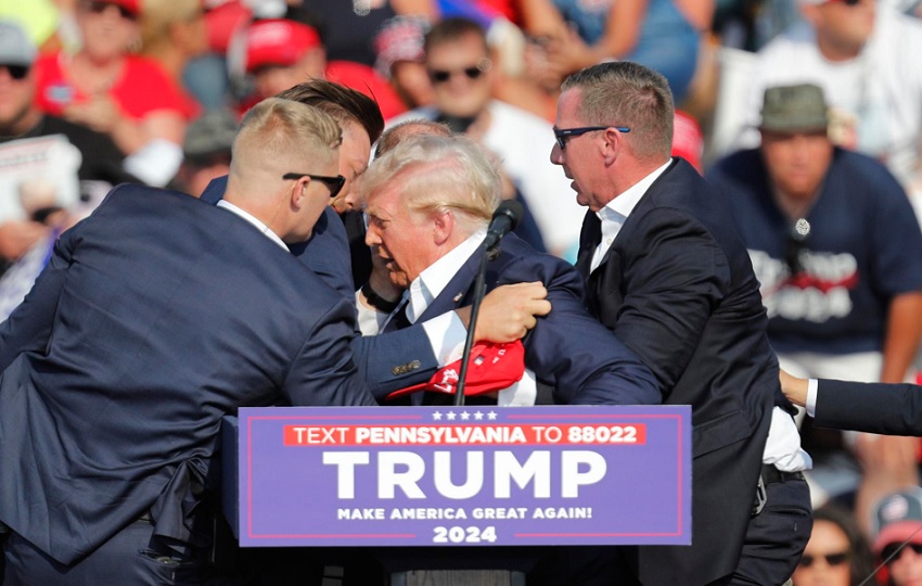 Trump explicó que la bala que disparó el tirador atravesó la parte superior de su oreja derecha. Foto: EFE