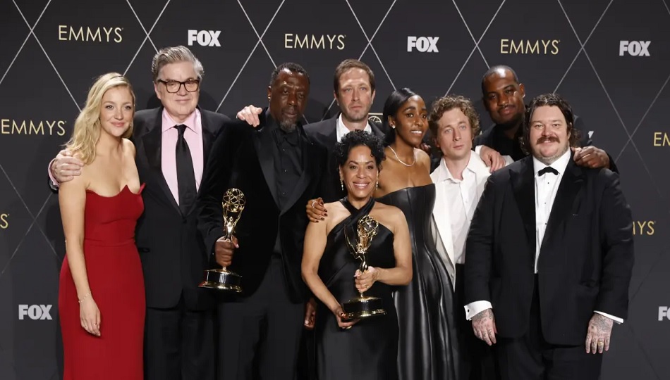 El elenco de la serie 'The Bear' durante la gala de la edición 75 de los premios Emmy. Foto: EFE / Caroline Brehman