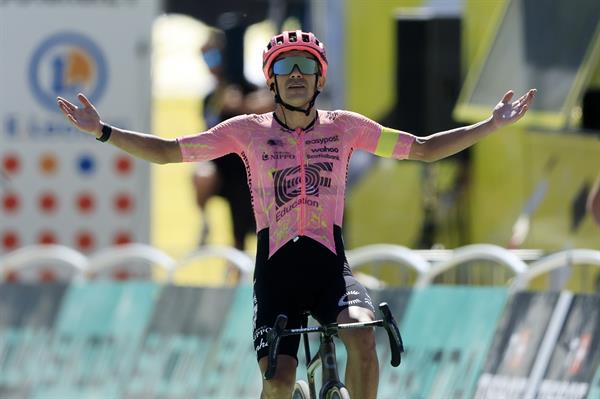 Richard Carapaz se convirtió en el primer ecuatoriano en ganar una etapa en el Tour de Francia. Foto: EFE