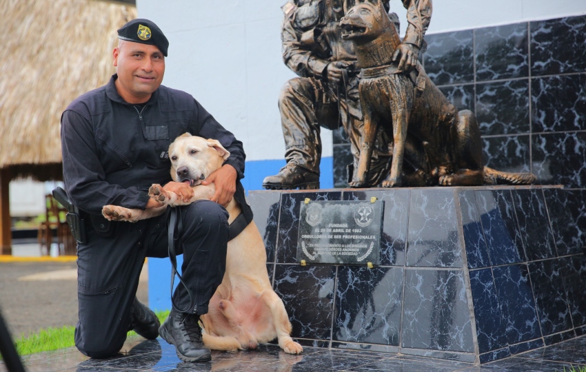 Roy forma parte de la Unidad Canida de la Policía 