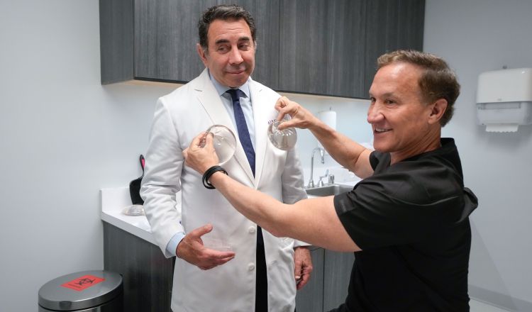 Terry Dubrow y Paul Nassif, cirujanos plásticos. Foto: Cortesía