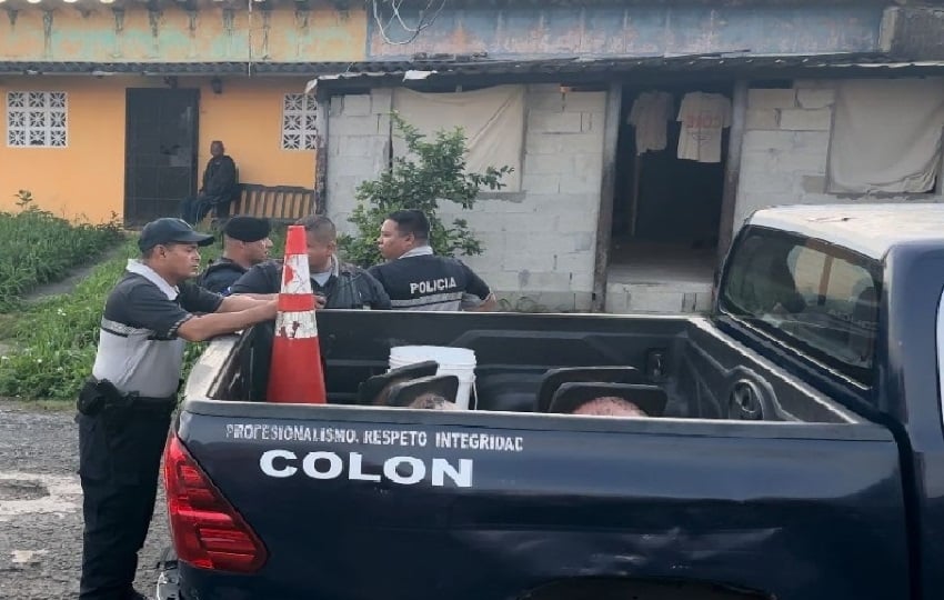 El cuerpo del hombre fue trasladado a la morgue judicial para la necropsia correspondiente para determinar cuál fue el tiro mortal. Foto. Diomedes Sánchez