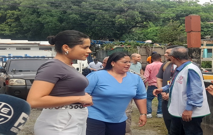 La alcaldesa Irma Hernández junto a Yaviletsy Centella, directora regional de salud. Foto: Vivian Jiménez