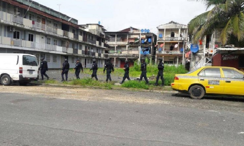 Policías fueron movilizados por diversas calles de Colón. Foto: Diomedes Sánchez 