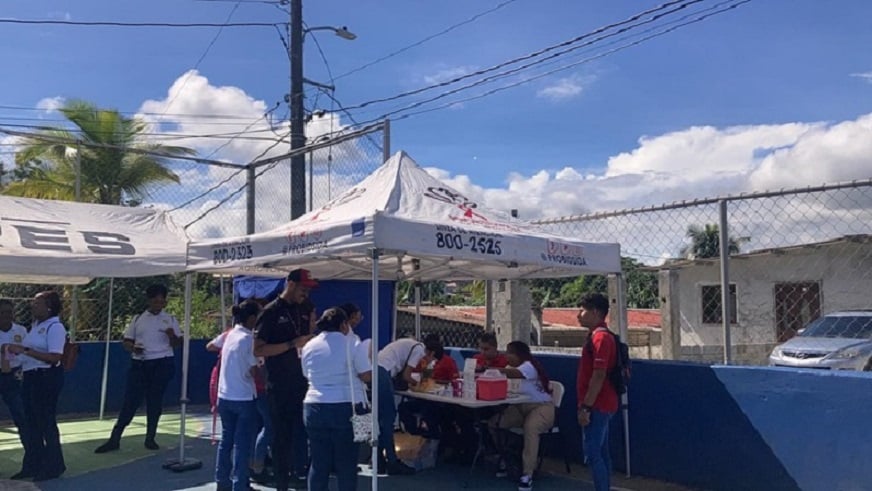 ProbidSida se mantiene en las calles colonenses etectuando pruebas gratuitas de VIH. Foto: Diomedes Sánchez 