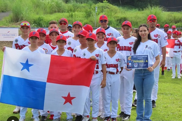 Jugadores del equipo de Panamá A en el Lationamericano Infantil de Béisbol. Foto: @pequeñasligaspanama