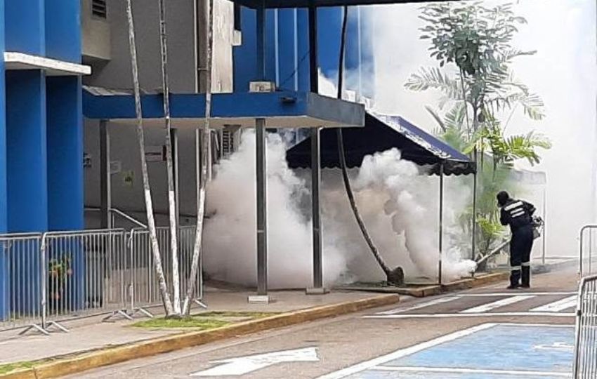 Fumigación de las instalaciones de salud de la CSS. Foto: Cortesía