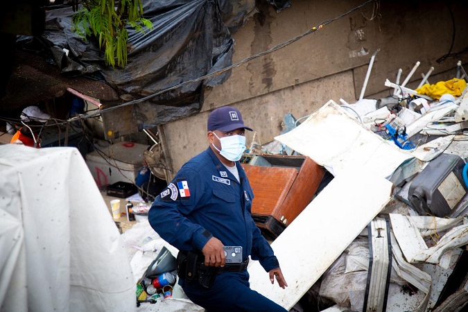 Agentes del Servicio de Policía de Niñez y Adolescencia. Foto: Mitradel