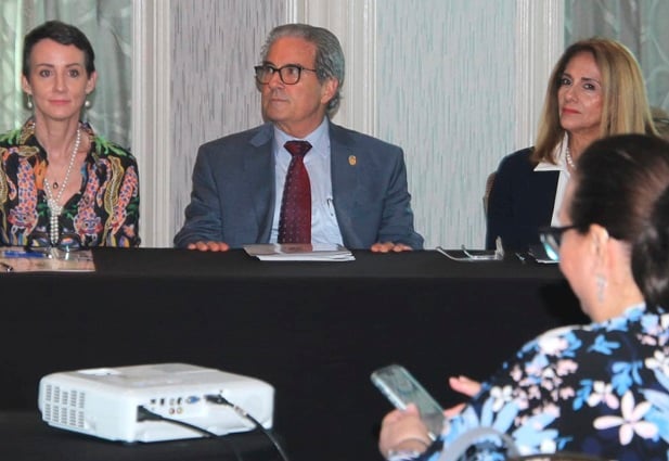 El ministro de Salud Fernando Boyd Galindo durante el encuentro. Foto: Cortesía