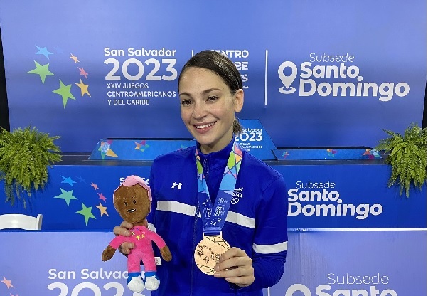 Cartens y su medalla de bronce obtenida en los Centroamericanos y del Caribe en 2023. Foto: Internet