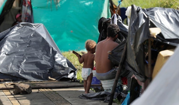 El tránsito de migrantes tiene impacto en las comunidades locales, entre ellos en el aspecto emocional. EFE