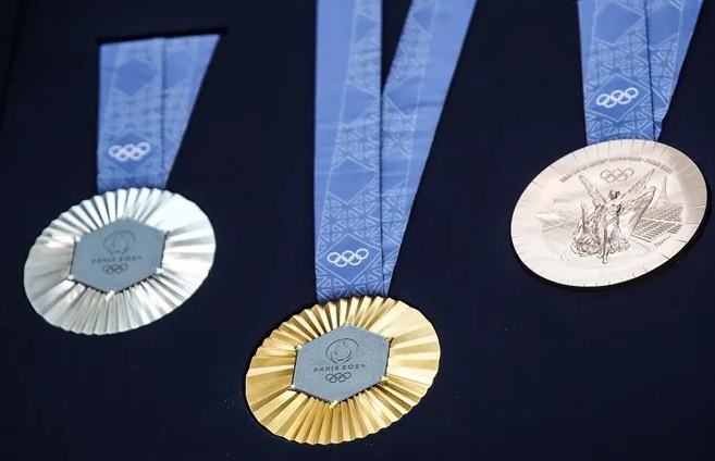 Vista de las medallas olímpicas de París 2024 en su presentación en la sede del Comité Olímpico en Saint Denis, Francia. EFE/Archivo