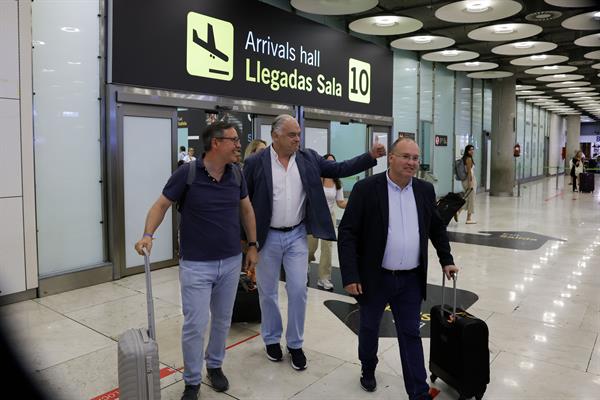 En el aeropuerto de Caracas fueron atendidos por el cónsul general de España.