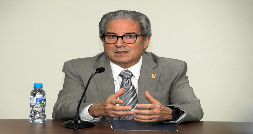 Fernando Boyd Galindo, ministro de salud. Foto: Cortesía