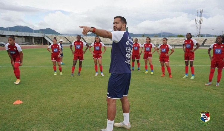 Ignacio 'Nacho' Quintana no seguirá como técnico de la selección femenina de Panamá. Foto: Fepafut