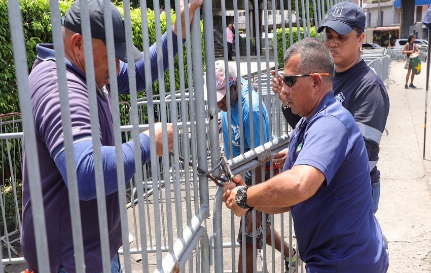 Personal de mantenimiento de la Asamblea Nacional. Foto: Cortesía