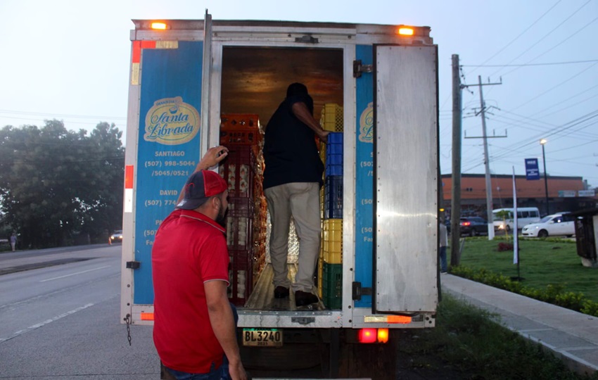 La entidad detalló que se inspeccionaron 100 vehículos de transporte de alimentos y 24 establecimientos fijos y además la Dirección de Control de Alimentos y Vigilancia Veterinaria, retuvo dos carretillas. Foto. Minsa