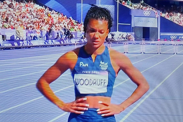 Gianna Woodruff terminó en el tercer lugar de su heat de repechaje.