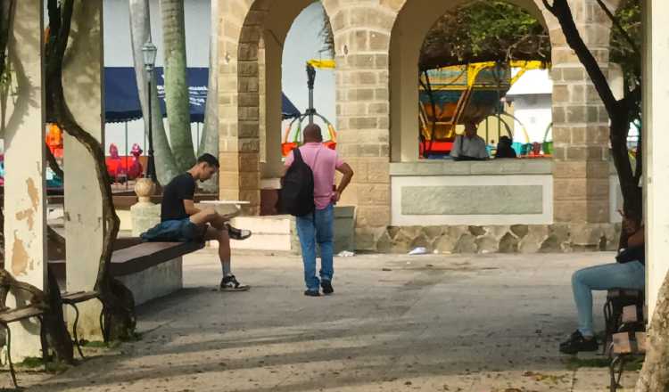 Los turistas toman excelentes fotos desde esta importante plaza. Foto. Melquiades Vásquez