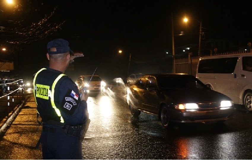 La Policía Nacional lleva a cabo varios operativos para dar con los ladrones de la distribuidora. Foto. Proteger y Servir