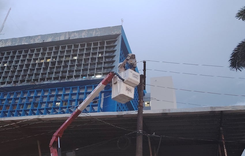 en la provincia de Colón se supervisaron las luminarias, la red de distribución eléctrica, además de la señal de telefonía móvil y de televisión. Foto. Diomédes Sánchez