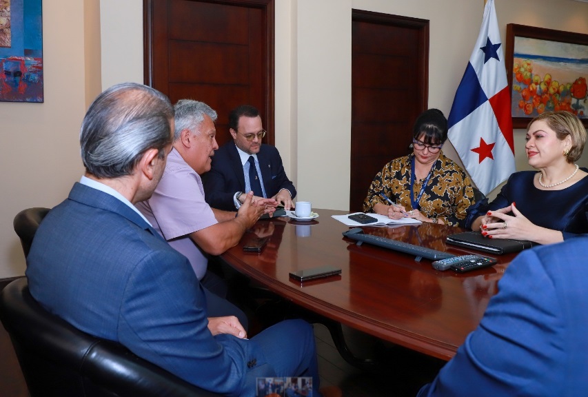 Durante la reunión. Foto: Cortesía