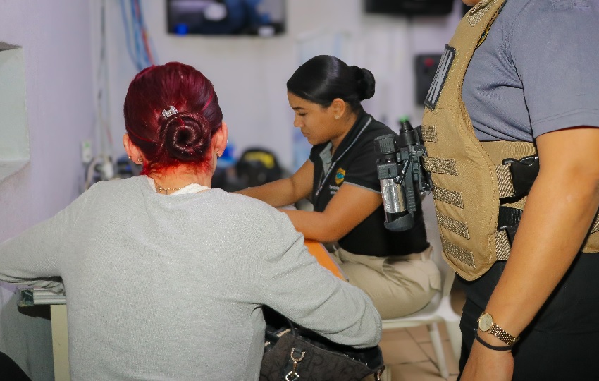 La extranjera fue trasladada al Centro de Detención Migratorio Femenino