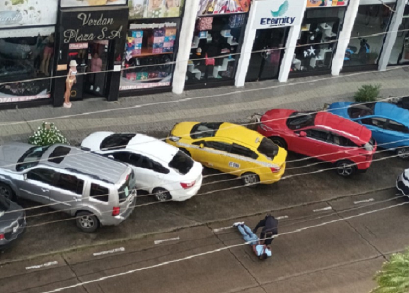 Se logró detener a uno de los delincuentes, mientras los otros dos se dieron a la fuga. Foto: Diomedes Sánchez