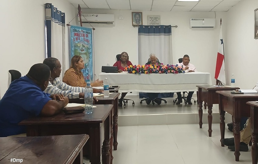 Se llevó a cabo una reunión en Palenque, y se trataron varios temas de interés para la comunidad. Foto. Diomedes Sánchez