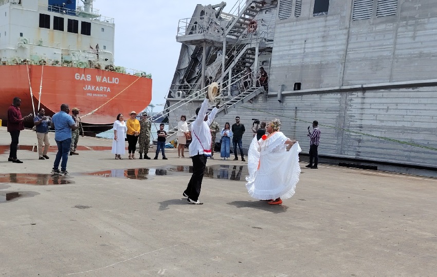 La embarcación y su tripulación fue recibida en el Home Ports  de Colón, por autoridades provinciales y distritales. Foto. Diomede Sánchez