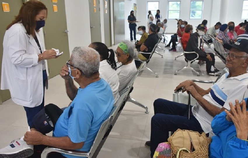 Pacientes esperan que se complete el trámite pronto. Foto: Cortesía