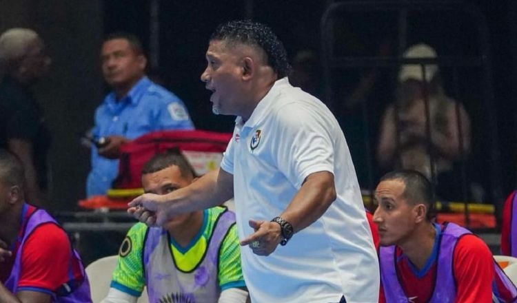 Alex 'El Brujo' Del Rosario, técnico de la selección de futsal de Panamá. Foto: Fepafut