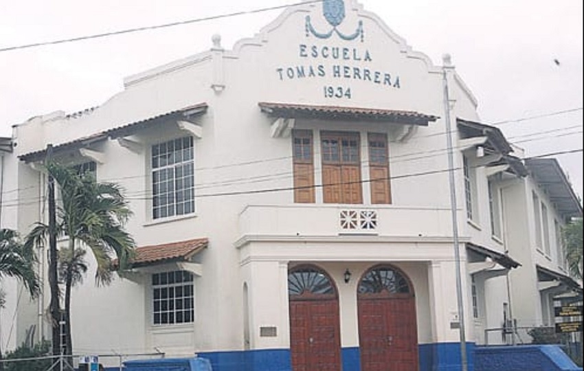 Las clases fueron suspendidas, porque era necesario acordonar el área para facilitar el trabajo investigativo. Foto. Thays Domínguez