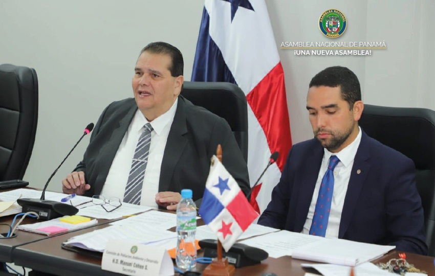 Comisión de Presupuesto aprobó en primer debate cambios parciales. Foto: Cortesía 