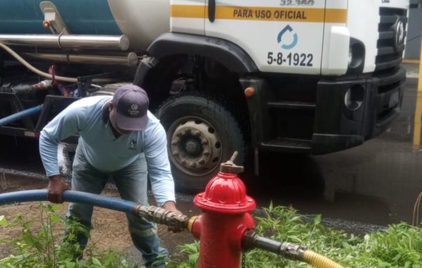 Idaan habilitó cisternas para abastecer a lugares sensitivos afectados. Foto: Cortesía