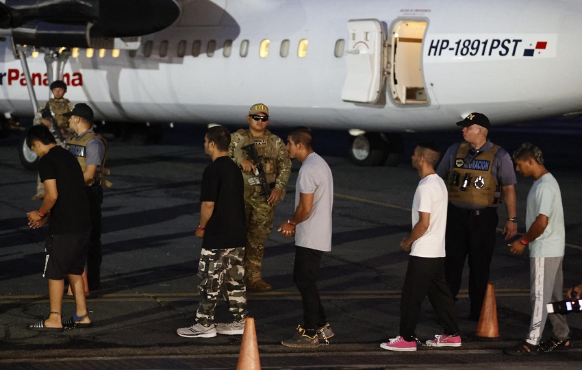 El primer vuelo con deportados financiado por Estados Unidos partió esta semana. Foto: EFE