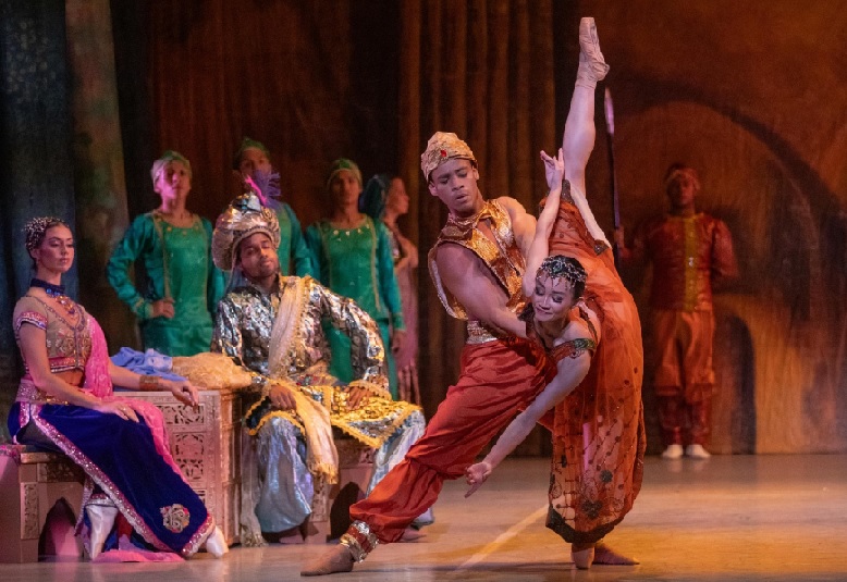 'La Bayadere' es una obra cargada de drama y acción, está ambientada en la India del siglo XIX. Foto: Cortesía