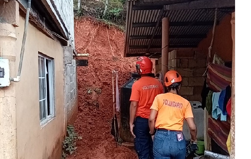 El Sinaproc reportó deslizamientos de tierra en comunidades de Colón. Foto. Sinaproc 