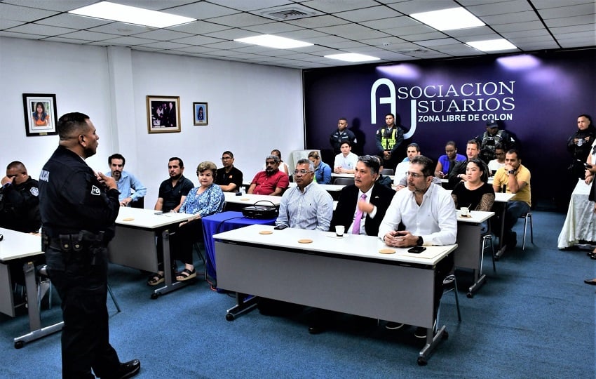 Se instó a todas las empresas de la zona franca a inscribirse en el programa de Comerciantes Vigilantes de la ZLC. Foto. Cortesía