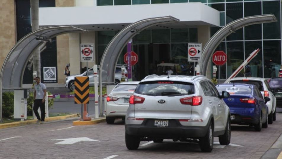 Método de estacionamiento utilizado actualmente en Panamá. Foto: Archivo